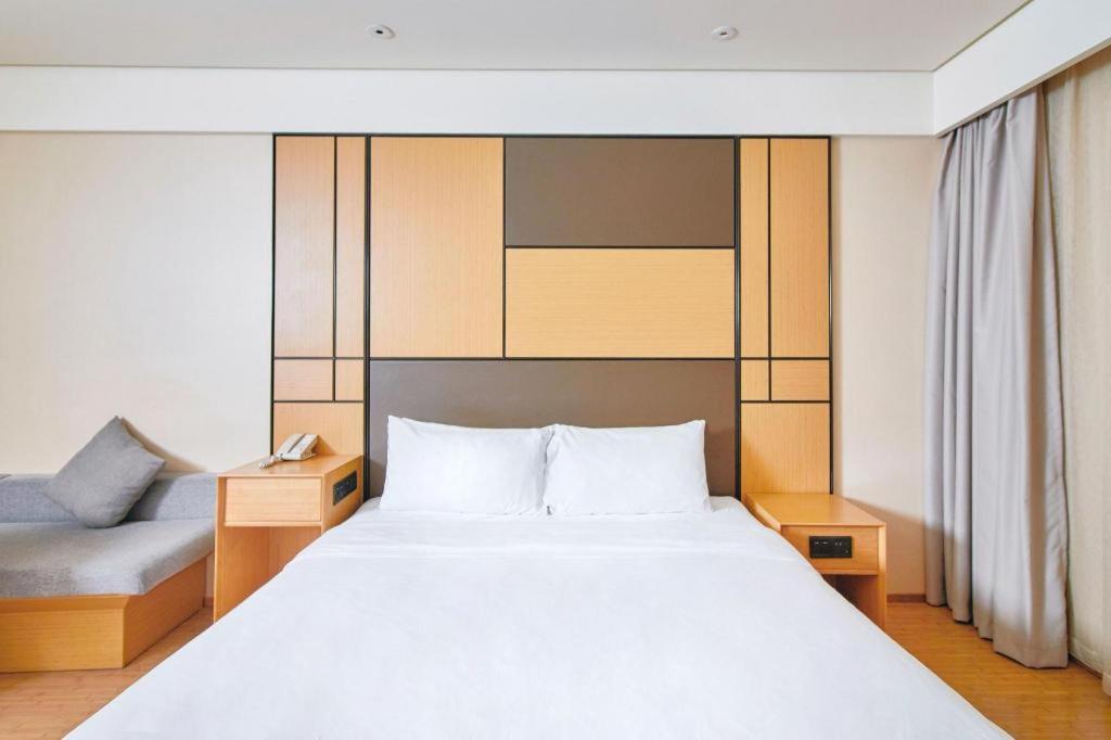 Ji Hotel Shanghai Hongqiao Yan'An XI Road Extérieur photo